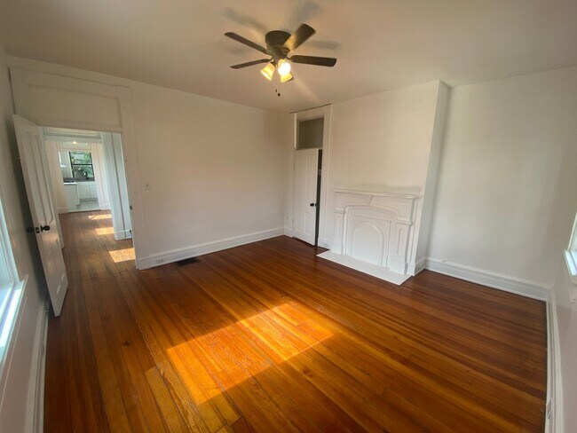 Building Photo - 451 Warner St