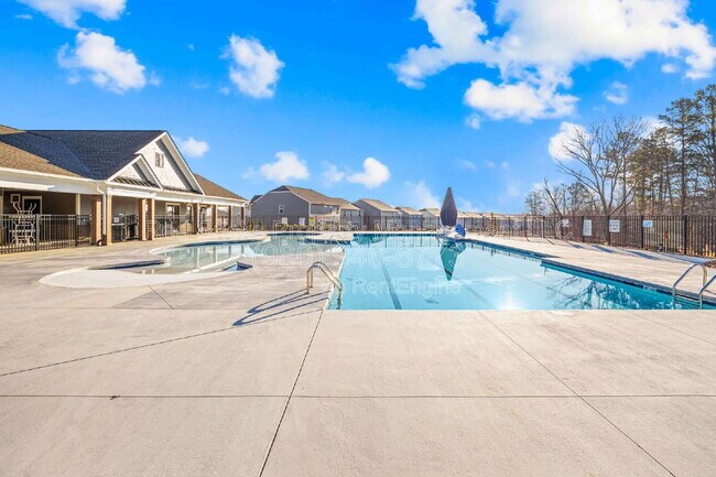 Building Photo - 435 Kennerly Center Dr