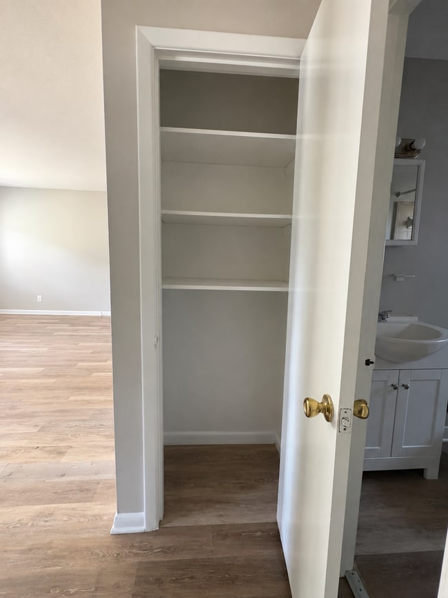 Building Photo - 301 Shelden Dr