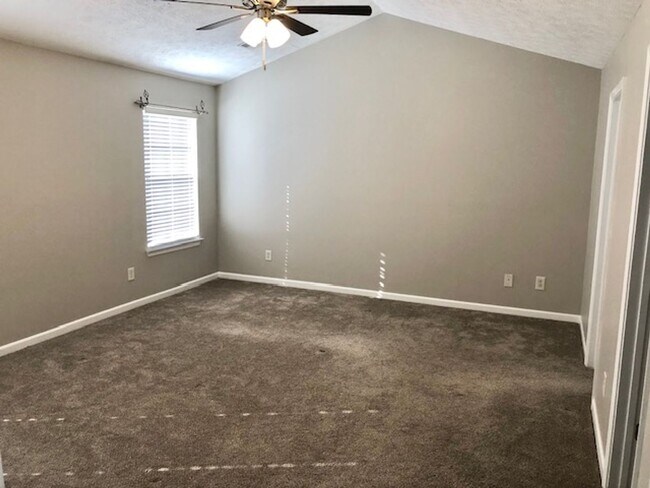 Building Photo - 4 bed, 2.5 Bath Home w/ 2 Car Garage in Franklin Green