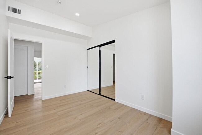 Building Photo - Brand new remodel!