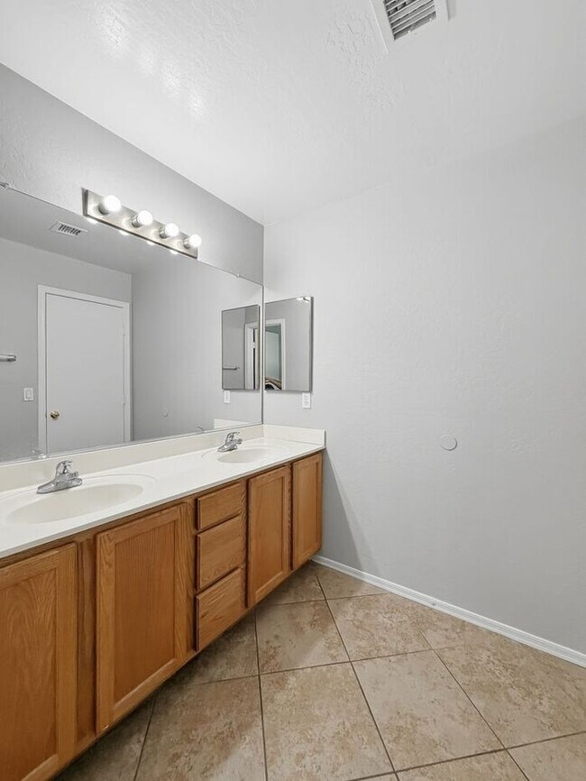 Building Photo - Pecan Creek - 5 Bedroom 3 Bathroom Home!