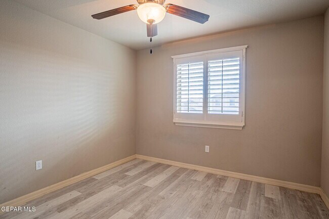 Building Photo - 14501 Meadow Lawn