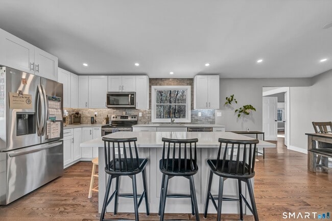 Building Photo - 10 Grove Pl