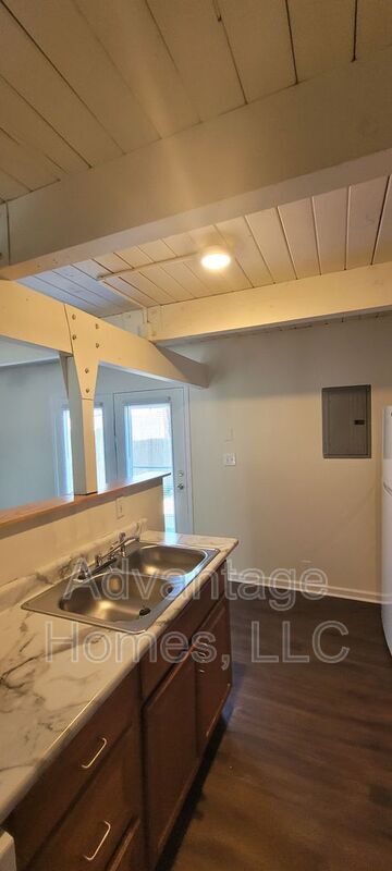 Building Photo - 936 N 71 St