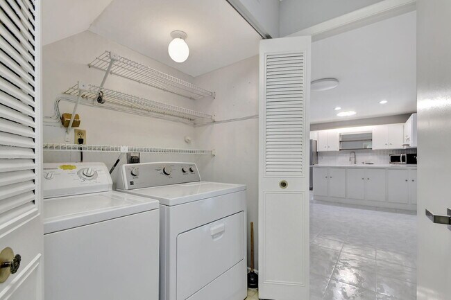 Building Photo - 4185 Turnberry Cir