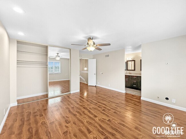 Building Photo - Beautiful 3B/2.5BA W/ Attached 2 Car Garage, A/C, & W/D in La Jolla!