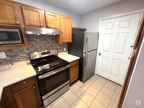 Building Photo - 3702 Palm Desert Ln