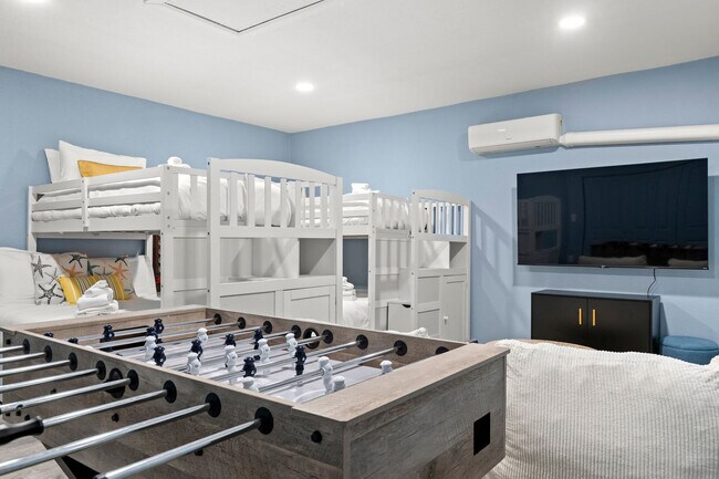 Building Photo - 9414 Laura Anne Dr