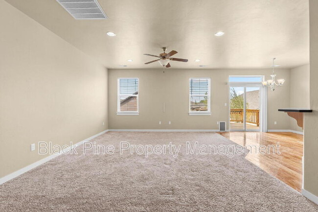 Building Photo - 1510 W Cactus St
