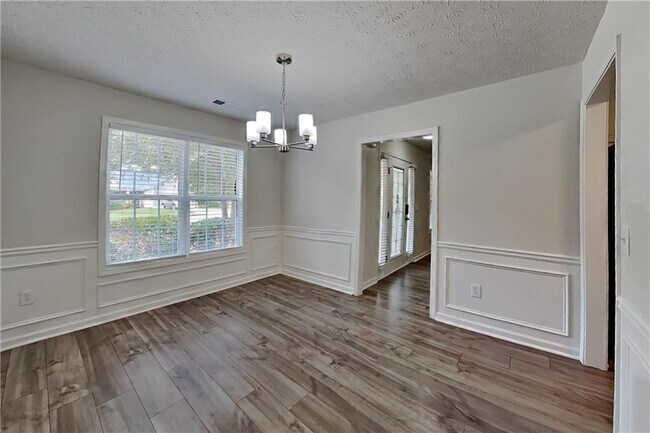Building Photo - 2800 Alcovy River View