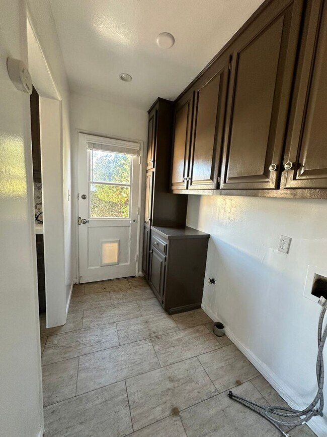 Building Photo - FOR RENT – Charming 3-Bedroom Home in South Torrance