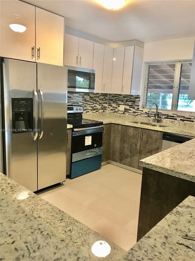 Building Photo - 3700 Taft St