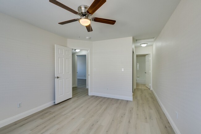 Building Photo - 2-Bedroom Townhouse in beautiful Silverado...