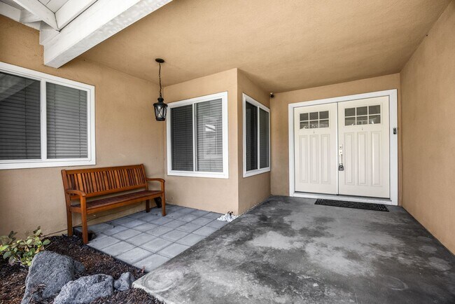 Building Photo - Beautifully upgraded 4-bedroom, 3.5-bathro...