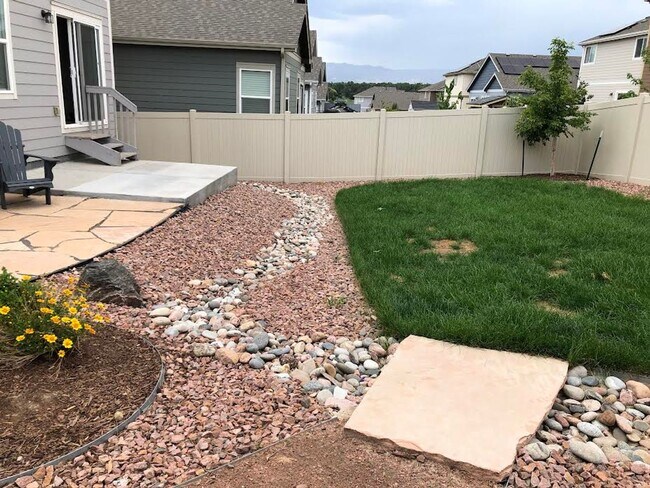 Building Photo - Beautiful 3 BD 2.5 BA Single Family Home, Built in 2019, Close to Downtown and Ft. Carson