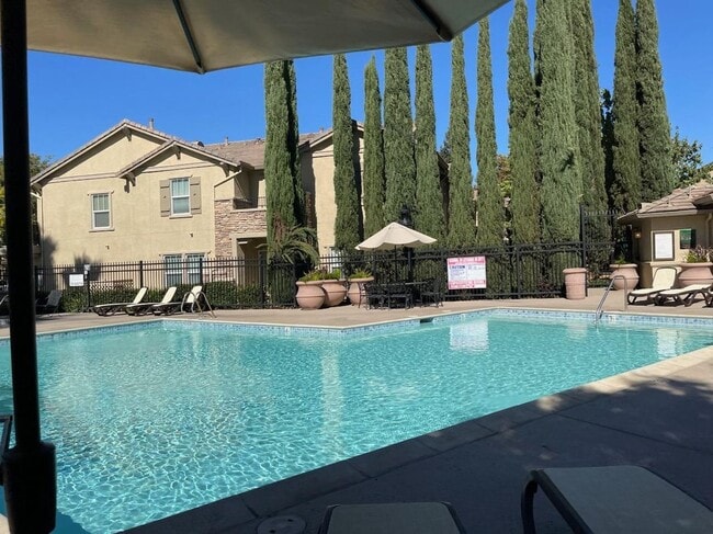 Building Photo - 3301 N Park Dr