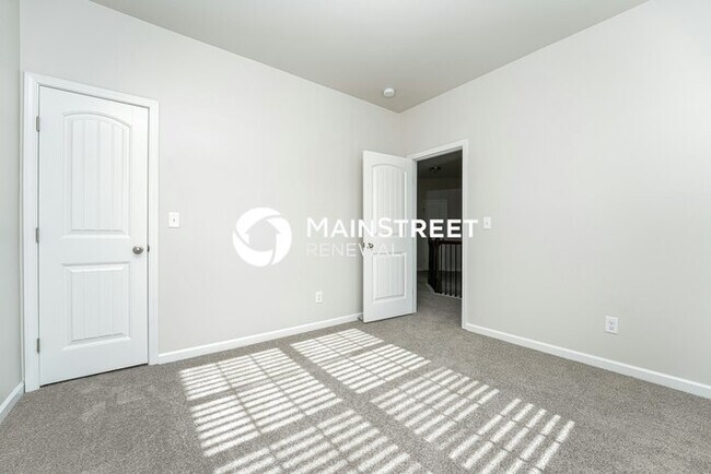 Building Photo - 4 Bedroom Pet-Friendly Home in Union City, GA with Main Street Renewal