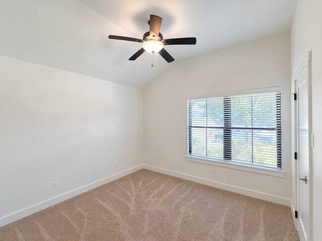 Building Photo - Modern 3 Bed / 2 Bath Home in West Temple
