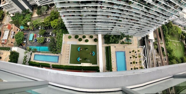 Building Photo - 1111 SW 1st Ave