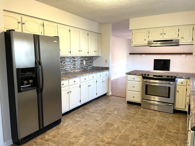 Building Photo - 12003 Corbin Dr