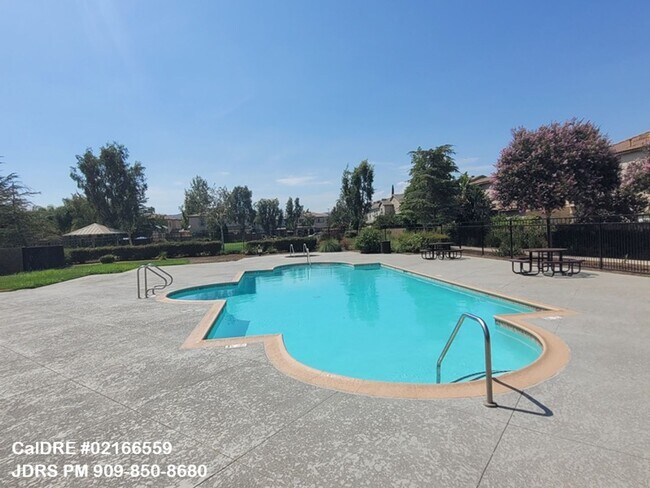 Building Photo - Riverside 3 Bedroom Home