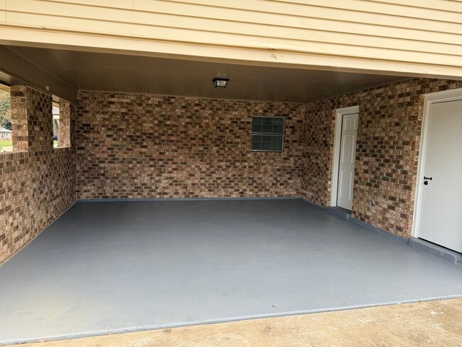 Building Photo - 914 Maureen St