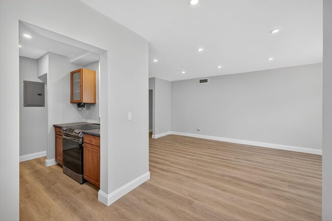 Building Photo - 2591 NE 55th Ct