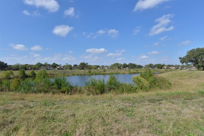 Building Photo - 15322 Torry Pines Rd