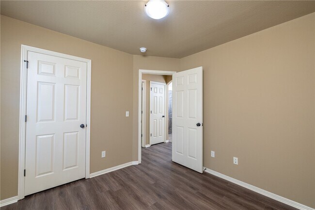 Building Photo - 515 Liem Cir