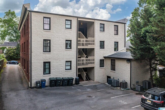 Building Photo - 1305 31st St S