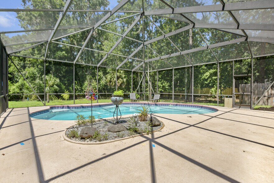 Building Photo - 5922 NW 57th Way