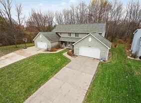 Building Photo - 1425 Cardinal Ln