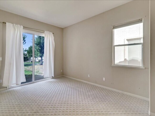 Building Photo - Trilogy 55+ Beautiful 3BD/3BA with pond view