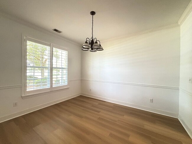 Building Photo - Beautiful 3-Bedroom, 3.5-Bath Townhome in ...