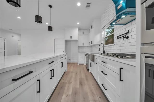 Building Photo - 2230 Garden Dr