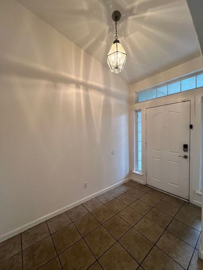 Building Photo - Beautiful West Side Madera Home