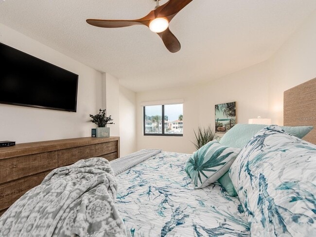 Building Photo - 240 Sand Key Estates Dr