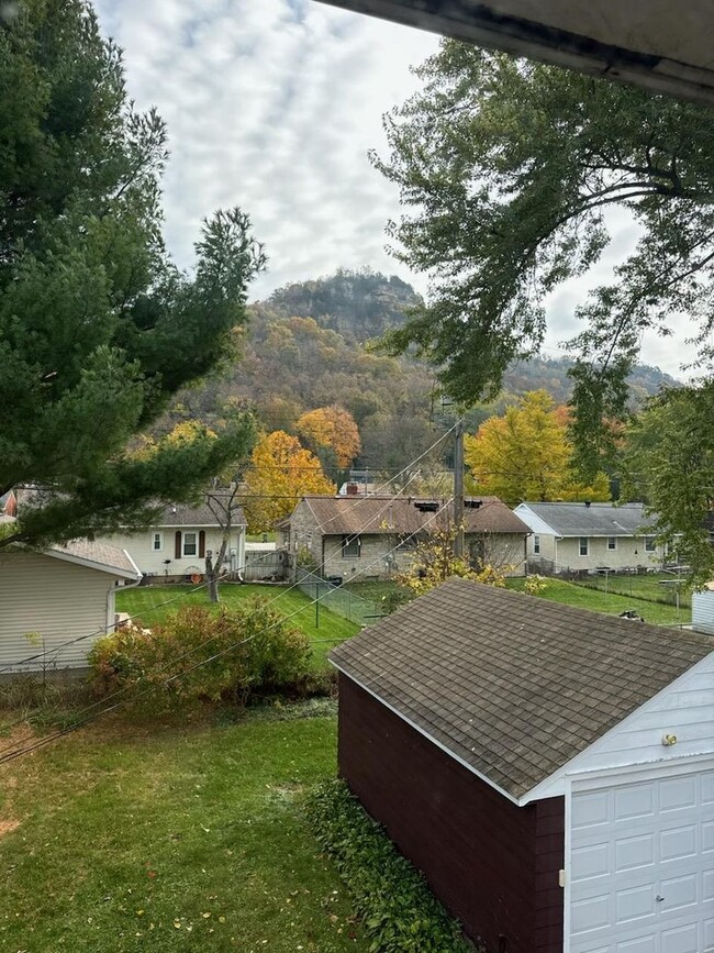 Building Photo - 1403