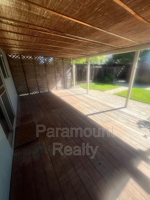 Building Photo - 7698 Redbud Ct