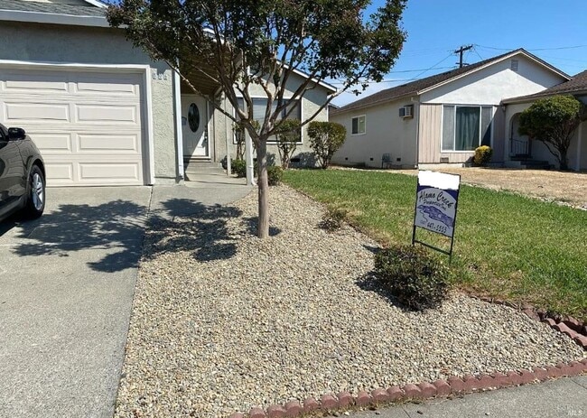 Building Photo - Fairfield, 3 bed/2 bath home $2400