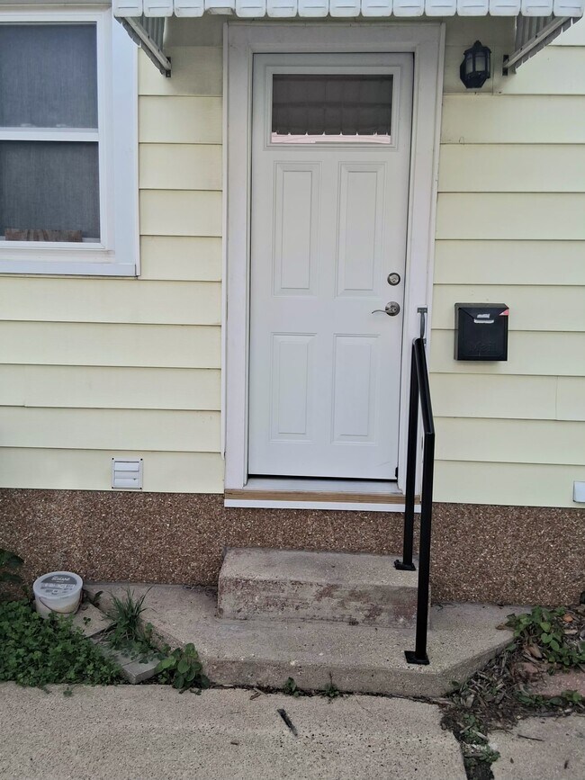 Building Photo - 3633 Dennett Dr