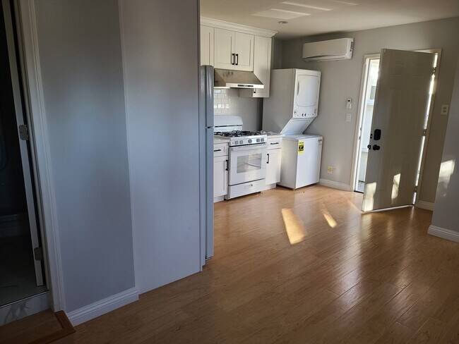 Primary Photo - 7009 Jumilla Ave