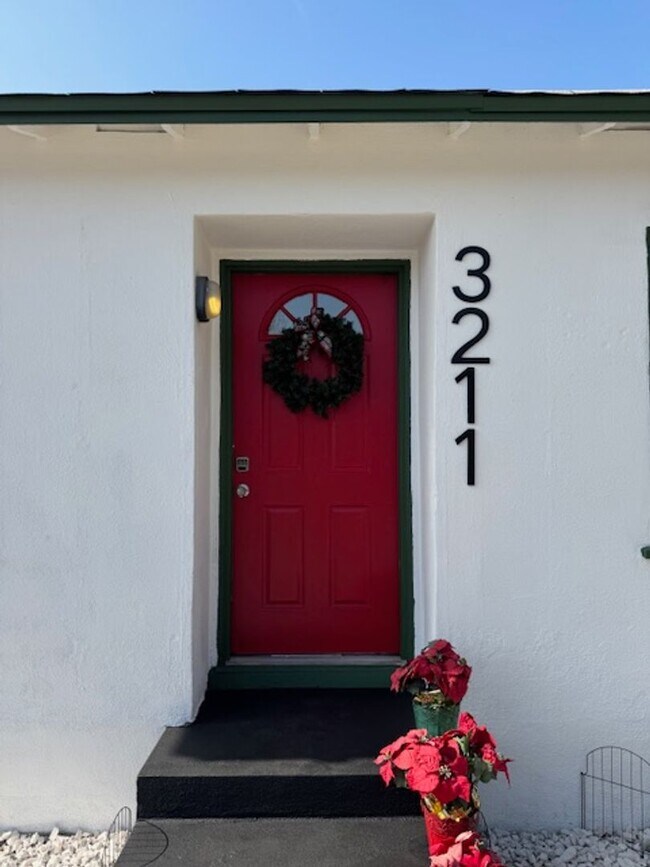 Building Photo - 3211 Park Ln