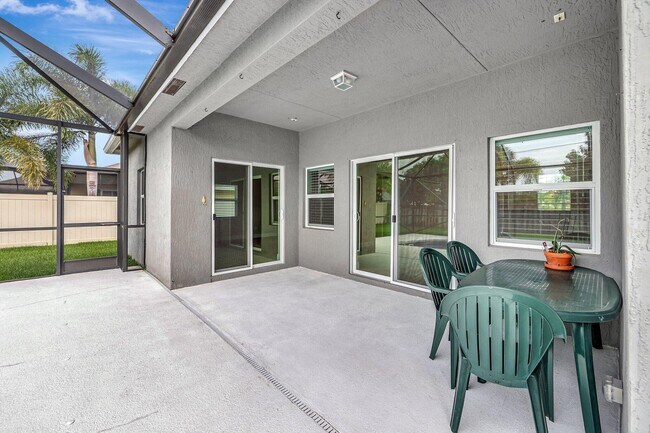 Building Photo - 348 SW Millard Dr