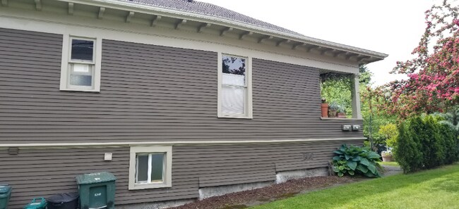 Building Photo - 5516 12th Ave NE