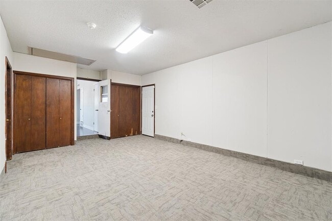 Building Photo - 4824 Elmview Dr