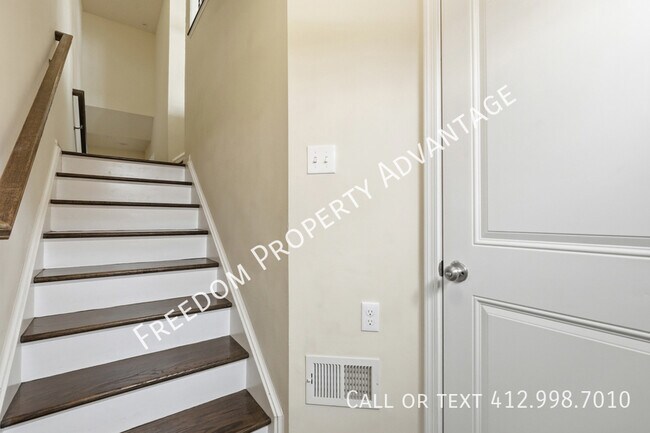 Building Photo - 412 Olive Ln