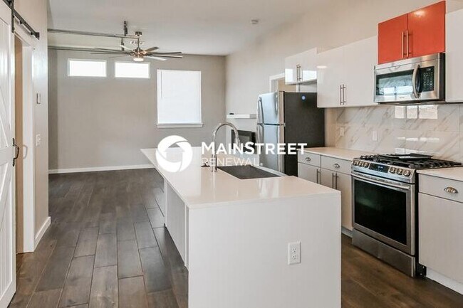 Building Photo - 4 Bedroom Pet-Friendly Home in Oklahoma City, OK with Main Street Renewal
