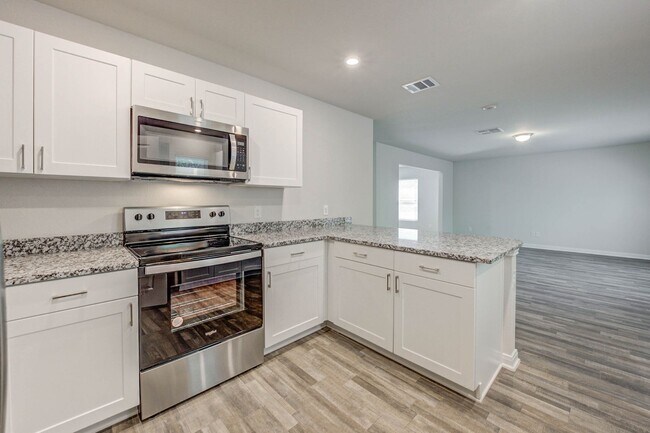 Building Photo - 4 bedroom home in Conroe!